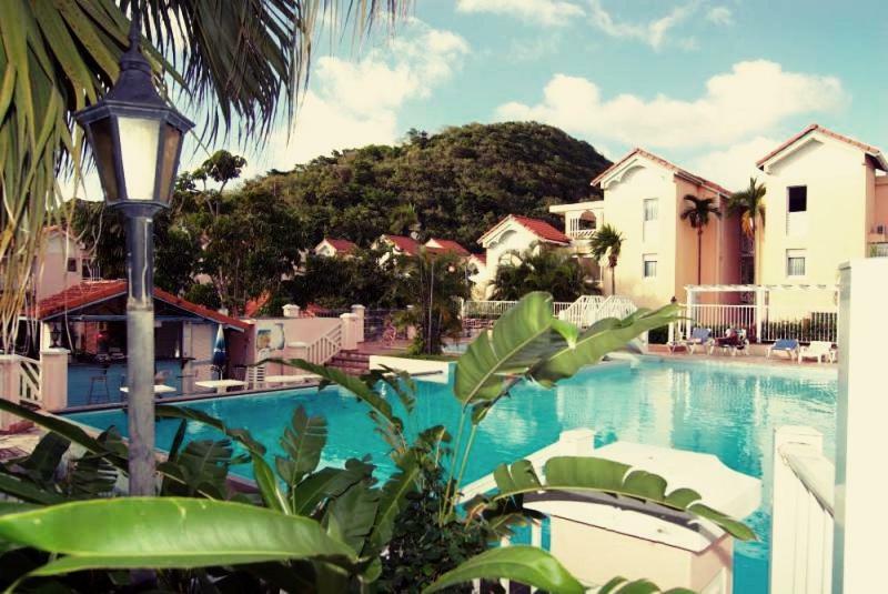 Appartement Superbe Studio avec Jacuzzi Privé à Sainte-Anne Extérieur photo