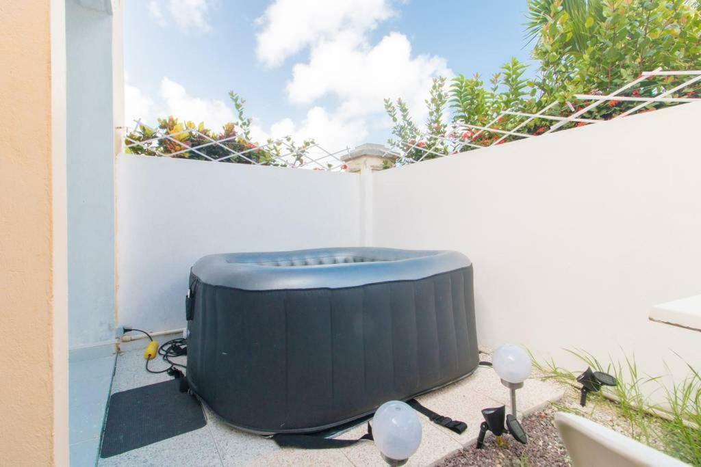 Appartement Superbe Studio avec Jacuzzi Privé à Sainte-Anne Extérieur photo